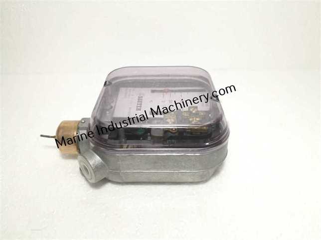 Sauter TLC 7B 17 F001 Temperature Switch