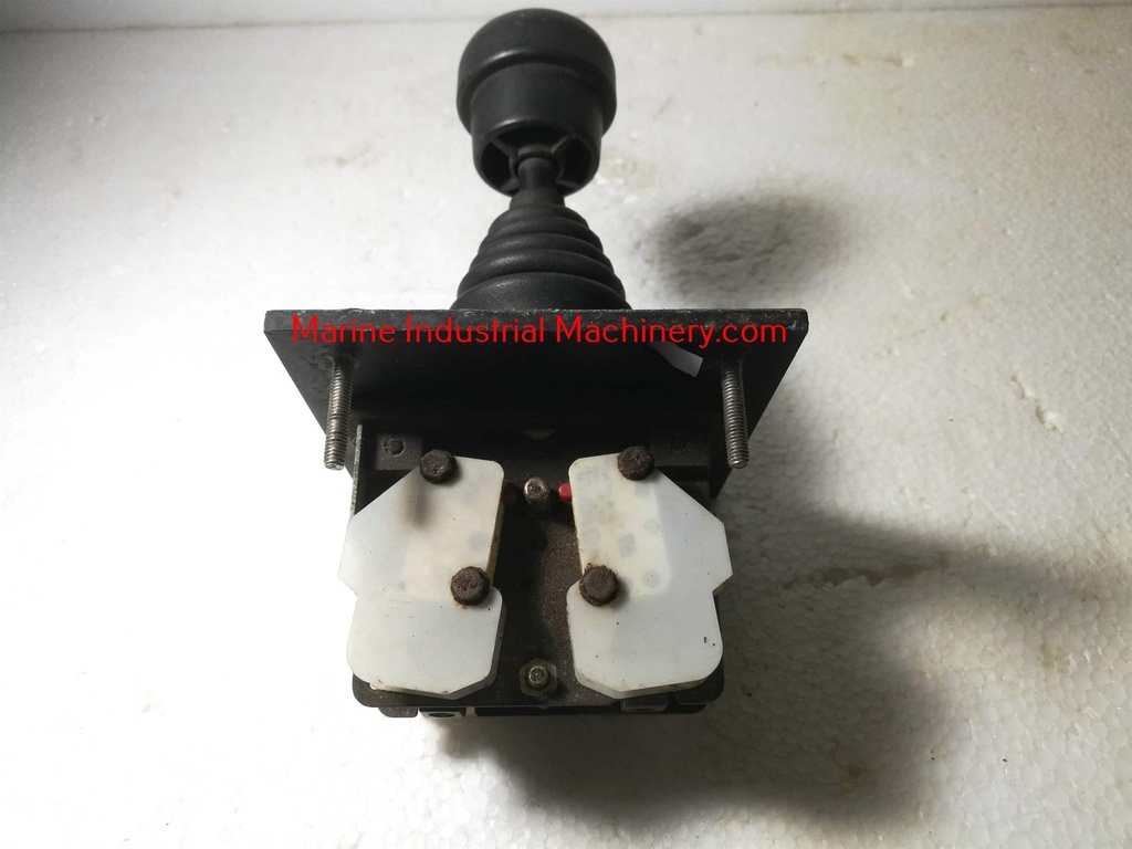 4930 010 3858-4 Joystick