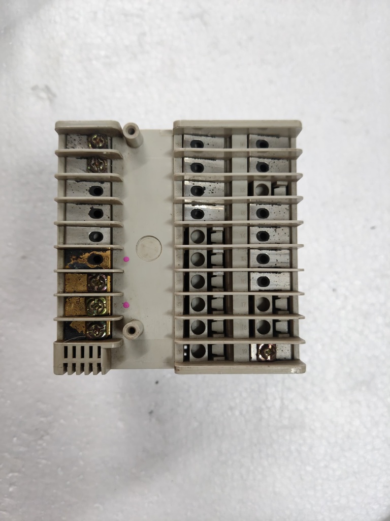 Yamatake-Honeywell SDC21 Controller