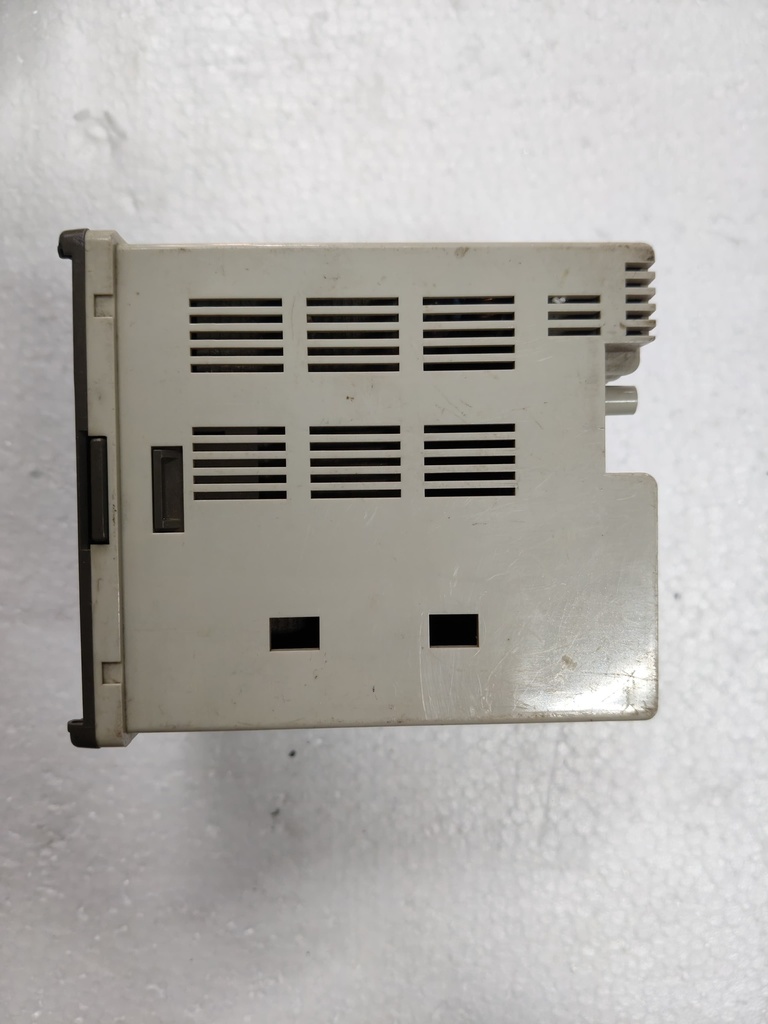 Yamatake-Honeywell SDC21 Controller